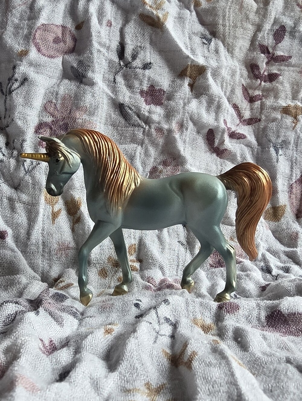 Walking Arabian Celestial Family Unicorn Foal Surprise Breyer Stablemate 1:32